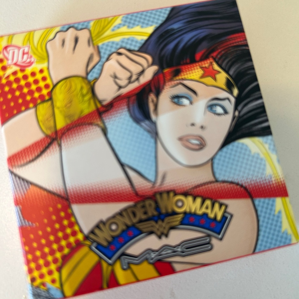 New in box MAC Wonder Woman Blush in Amazon Princess